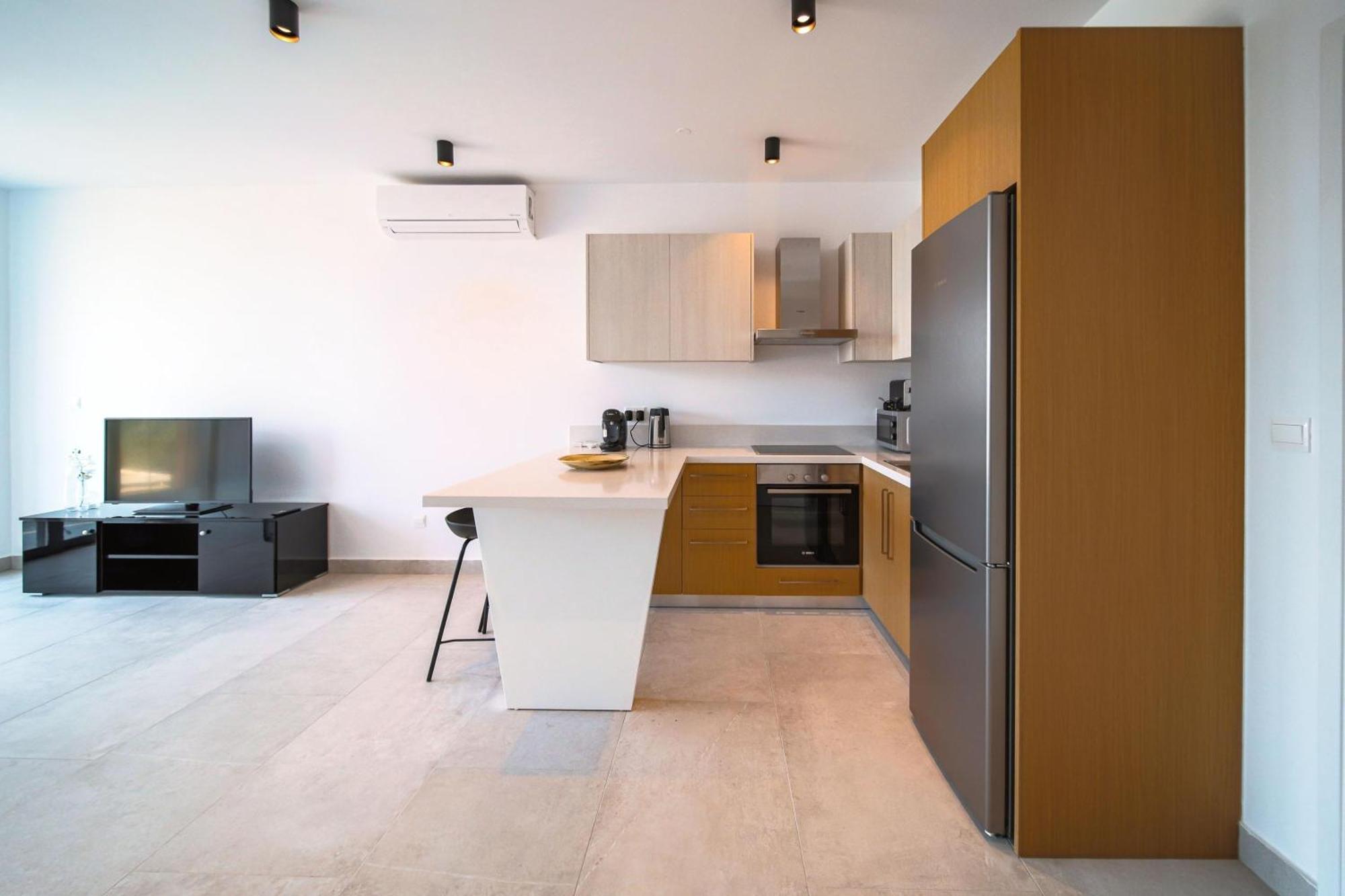 Avenue 102 1 Bed Lägenhet Paphos Exteriör bild